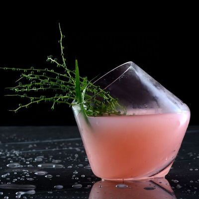 New Style Unique Shaped Crystal Whiskey Glasses , Tumbler Drinking Glass For Home
