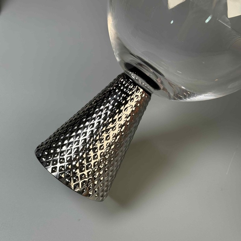 品質 鉛のない結晶電板 ダイヤモンドベースワイングラスセット モダンアート ユニークなスタイル 優雅な食事や特別な機会に最適 工場