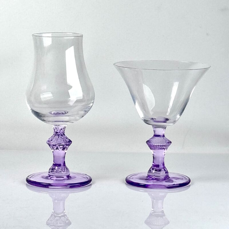 品質 4‑Pack Vintage Purple Stem Wine Glasses, Assorted Shapes Clear Cup with Decorative Purple Stem, Handblown Glass Goblets for Wedding Party Home Tabletop Decoration 工場