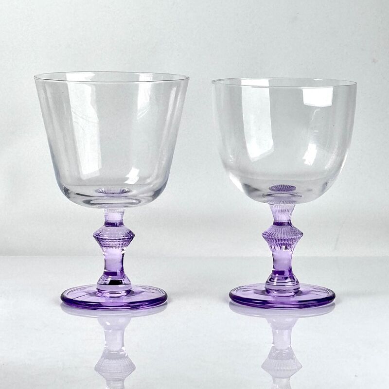 品質 4‑Pack Vintage Purple Stem Wine Glasses, Assorted Shapes Clear Cup with Decorative Purple Stem, Handblown Glass Goblets for Wedding Party Home Tabletop Decoration 工場