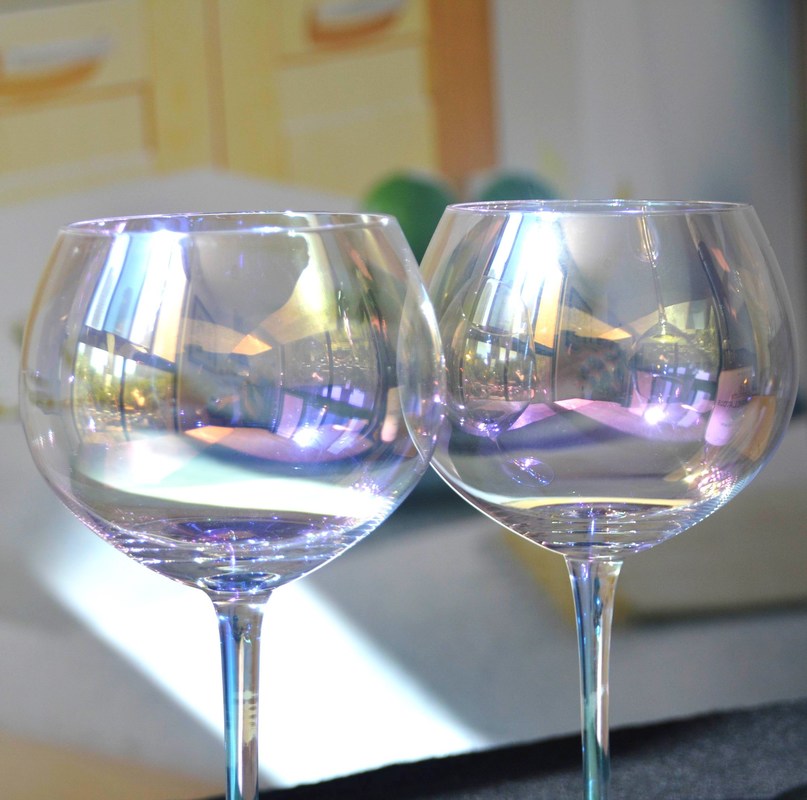 品質 巨大な彩虹色の気球 23オンス形 水晶ワイングラス 工場