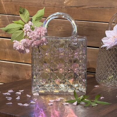 品質 ハンドブロウダイヤモンドパターンガラスハンドバッグ花瓶 - 家庭＆ウェディングデコレーションのための多用途装飾センターピース 工場