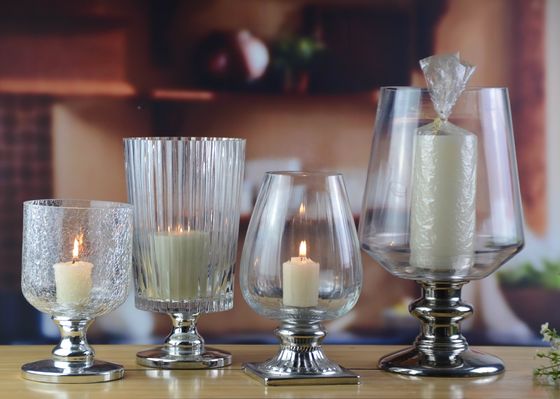 品質 手作り の 古代 の 柱 の 銀 の 足 を 持つ ろうそく を 持っ て いる もの 工場